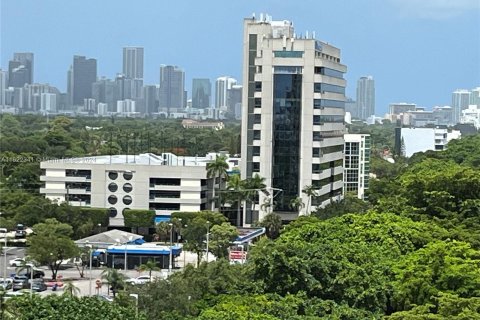 Condo in Miami, Florida, 2 bedrooms  № 1269899 - photo 17