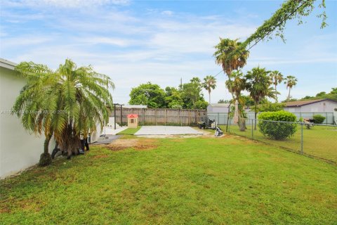 Casa en venta en Cutler Bay, Florida, 4 dormitorios, 133.13 m2 № 1269898 - foto 12