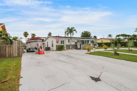 Villa ou maison à vendre à Cutler Bay, Floride: 4 chambres, 133.13 m2 № 1269898 - photo 9