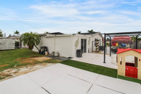 Casa en venta en Cutler Bay, Florida, 4 dormitorios, 133.13 m2 № 1269898 - foto 11