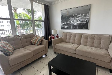 Condo in Hallandale Beach, Florida, 1 bedroom  № 1269900 - photo 22