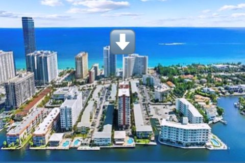 Copropriété à vendre à Hallandale Beach, Floride: 1 chambre, 78.97 m2 № 1269900 - photo 1