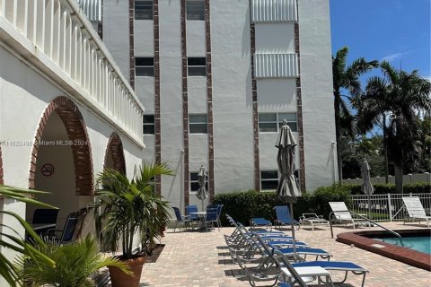 Copropriété à vendre à Hallandale Beach, Floride: 1 chambre, 78.97 m2 № 1269900 - photo 7