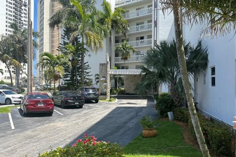 Copropriété à vendre à Hallandale Beach, Floride: 1 chambre, 78.97 m2 № 1269900 - photo 14