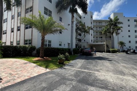 Condo in Hallandale Beach, Florida, 1 bedroom  № 1269900 - photo 15