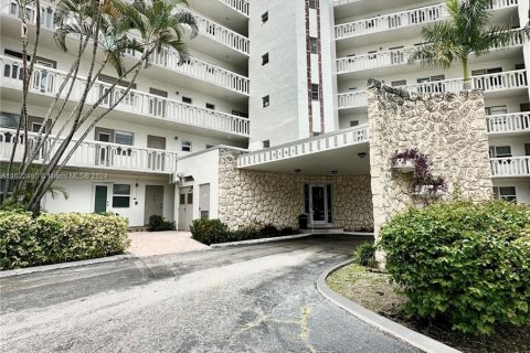 Copropriété à vendre à Hallandale Beach, Floride: 1 chambre, 78.97 m2 № 1269900 - photo 4