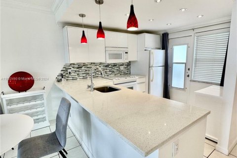 Copropriété à vendre à Hallandale Beach, Floride: 1 chambre, 78.97 m2 № 1269900 - photo 28