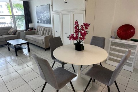 Copropriété à vendre à Hallandale Beach, Floride: 1 chambre, 78.97 m2 № 1269900 - photo 25