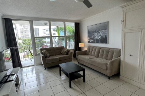 Copropriété à vendre à Hallandale Beach, Floride: 1 chambre, 78.97 m2 № 1269900 - photo 23