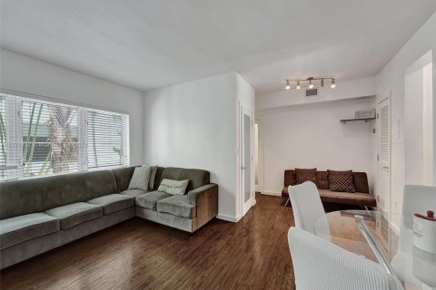 Condo in Miami Beach, Florida, 1 bedroom  № 1398250 - photo 12