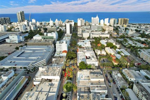 Condo in Miami Beach, Florida, 1 bedroom  № 1398250 - photo 18