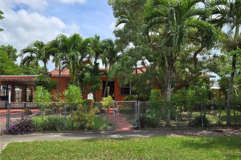 Casa en venta en Miami, Florida, 4 dormitorios, 227.42 m2 № 1398160 - foto 2