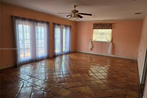 Casa en venta en Miami, Florida, 4 dormitorios, 227.42 m2 № 1398160 - foto 18