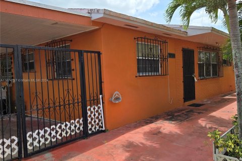 Casa en venta en Miami, Florida, 4 dormitorios, 227.42 m2 № 1398160 - foto 3