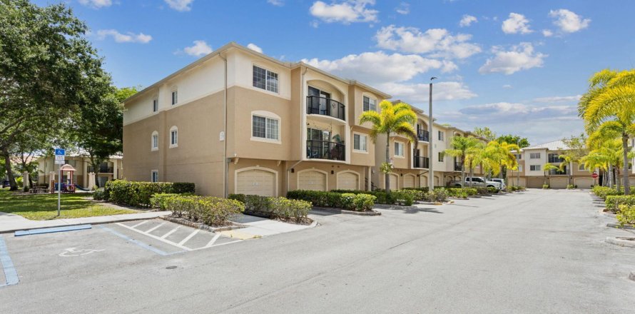 Condo in Royal Palm Beach, Florida, 2 bedrooms  № 1168565