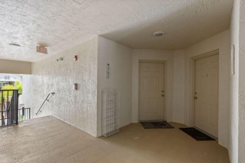 Condo in Royal Palm Beach, Florida, 2 bedrooms  № 1168565 - photo 17