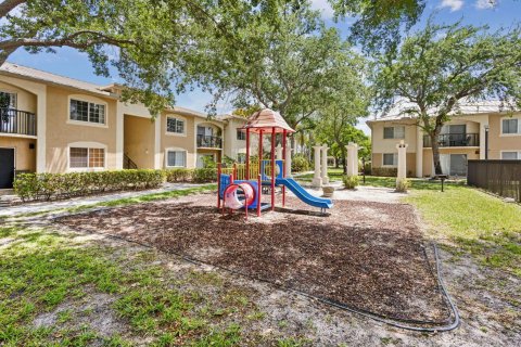 Condo in Royal Palm Beach, Florida, 2 bedrooms  № 1168565 - photo 9