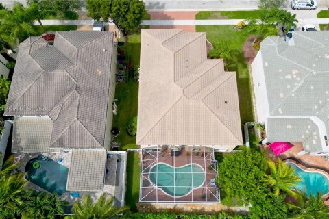 Villa ou maison à vendre à Pembroke Pines, Floride: 6 chambres, 359.53 m2 № 1269581 - photo 3