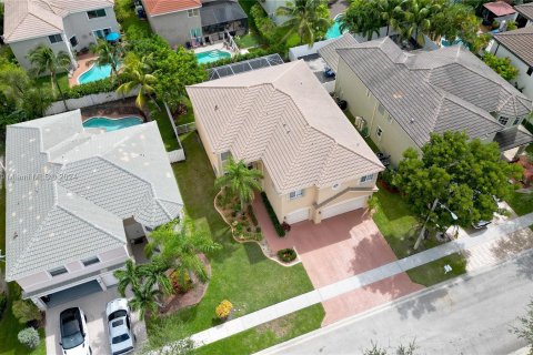 Casa en venta en Pembroke Pines, Florida, 6 dormitorios, 359.53 m2 № 1269581 - foto 2