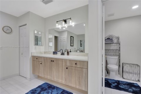 Villa ou maison à vendre à Pembroke Pines, Floride: 6 chambres, 359.53 m2 № 1269581 - photo 25