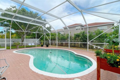 Villa ou maison à vendre à Pembroke Pines, Floride: 6 chambres, 359.53 m2 № 1269581 - photo 4