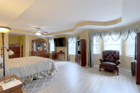 Villa ou maison à vendre à Pembroke Pines, Floride: 6 chambres, 359.53 m2 № 1269581 - photo 19