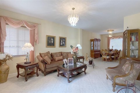 Villa ou maison à vendre à Pembroke Pines, Floride: 6 chambres, 359.53 m2 № 1269581 - photo 7