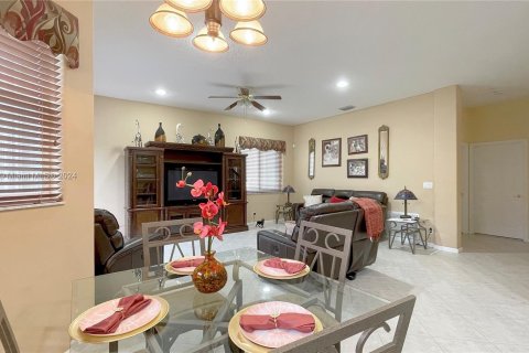 Villa ou maison à vendre à Pembroke Pines, Floride: 6 chambres, 359.53 m2 № 1269581 - photo 17