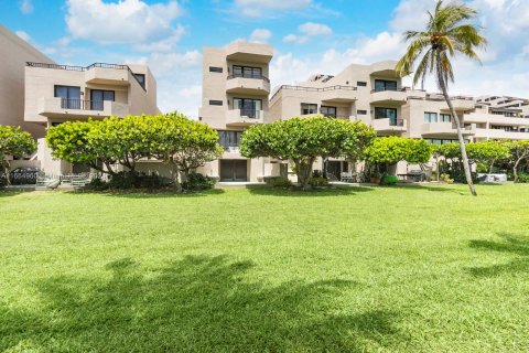 Townhouse in Key Biscayne, Florida 4 bedrooms, 302.3 sq.m. № 1385726 - photo 1