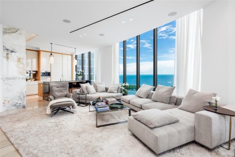 Condo in Miami, Florida, 5 bedrooms  № 1385768 - photo 11