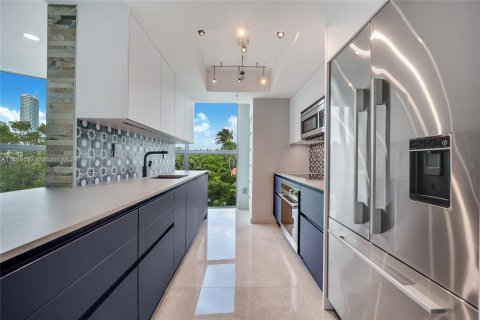 Copropriété à vendre à Miami Beach, Floride: 2 chambres, 111.11 m2 № 1385767 - photo 1