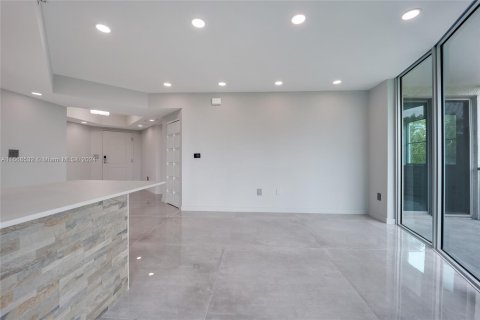 Copropriété à vendre à Miami Beach, Floride: 2 chambres, 111.11 m2 № 1385767 - photo 9