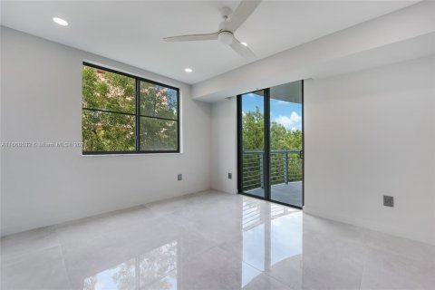 Copropriété à vendre à Miami Beach, Floride: 2 chambres, 111.11 m2 № 1385767 - photo 14