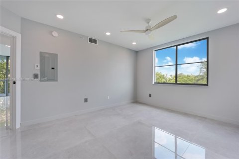 Copropriété à vendre à Miami Beach, Floride: 2 chambres, 111.11 m2 № 1385767 - photo 11