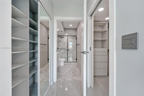 Copropriété à vendre à Miami Beach, Floride: 2 chambres, 111.11 m2 № 1385767 - photo 12