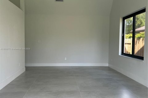 House in Miami, Florida 3 bedrooms, 157.47 sq.m. № 1362475 - photo 6