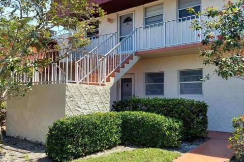 Condo in Royal Palm Beach, Florida, 1 bedroom  № 1229303 - photo 1