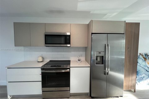 Condo in Miami, Florida, 2 bedrooms  № 1364865 - photo 2