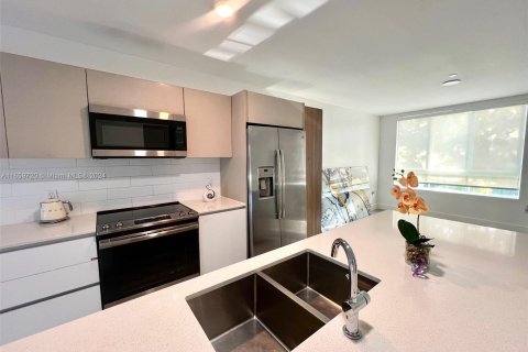 Copropriété à louer à Miami, Floride: 2 chambres, 123.1 m2 № 1364865 - photo 11