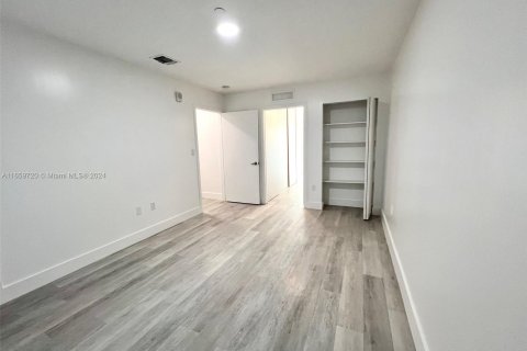 Copropriété à louer à Miami, Floride: 2 chambres, 123.1 m2 № 1364865 - photo 27