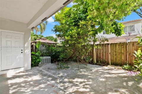 Adosado en venta en Miami, Florida, 3 dormitorios, 154.87 m2 № 1362229 - foto 20