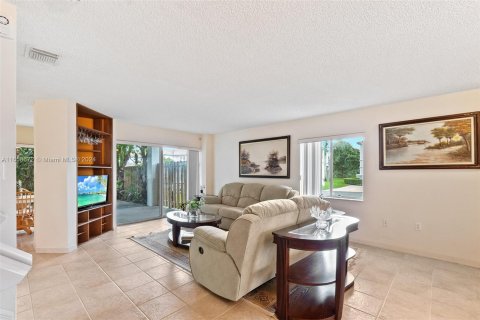 Adosado en venta en Miami, Florida, 3 dormitorios, 154.87 m2 № 1362229 - foto 5