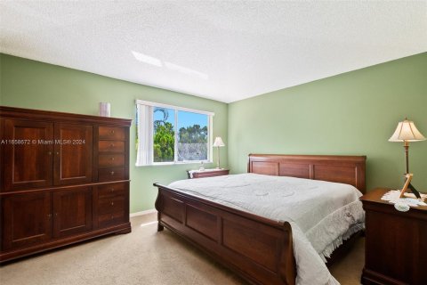 Touwnhouse à vendre à Miami, Floride: 3 chambres, 154.87 m2 № 1362229 - photo 17