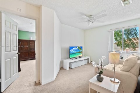 Touwnhouse à vendre à Miami, Floride: 3 chambres, 154.87 m2 № 1362229 - photo 16