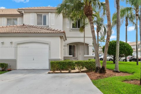 Adosado en venta en Miami, Florida, 3 dormitorios, 154.87 m2 № 1362229 - foto 1