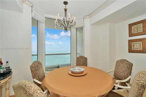 Condominio en venta en Sunny Isles Beach, Florida, 3 dormitorios, 205.69 m2 № 1172591 - foto 18