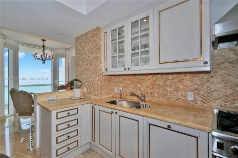 Condominio en venta en Sunny Isles Beach, Florida, 3 dormitorios, 205.69 m2 № 1172591 - foto 9