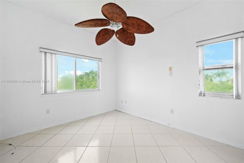 Condo in Tamarac, Florida, 2 bedrooms  № 1172594 - photo 22