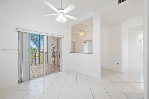 Condo in Tamarac, Florida, 2 bedrooms  № 1172594 - photo 13