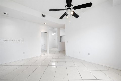 Condo in Tamarac, Florida, 2 bedrooms  № 1172594 - photo 15